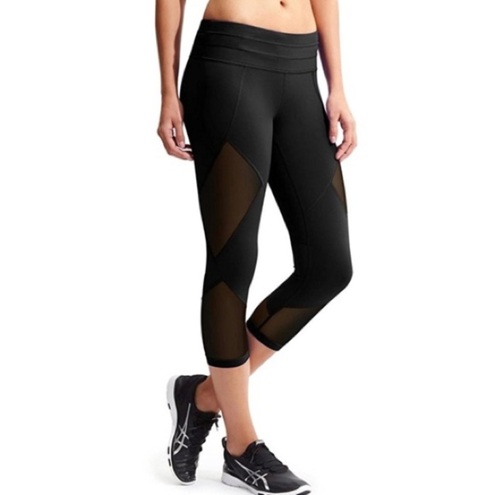 Athleta Black Mesh Sonar Compression Capri Run